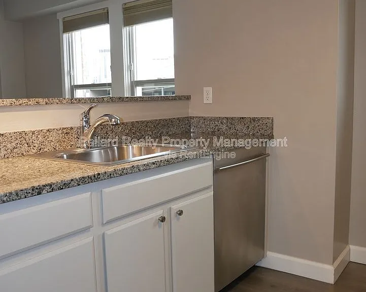 505 E Denny Way #102 — Photo 9
