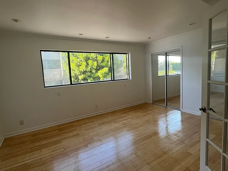 7307 Haskell Ave #4 — Photo 13