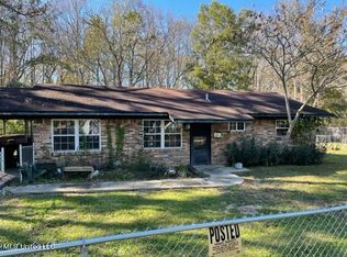 9709 Cedarcliff Dr, Moss Point, MS 39562