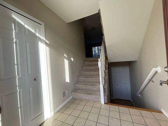 2nd image of 915 Sandalwood Dr