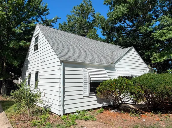 23901 Colbourne Rd, Euclid, OH 44123