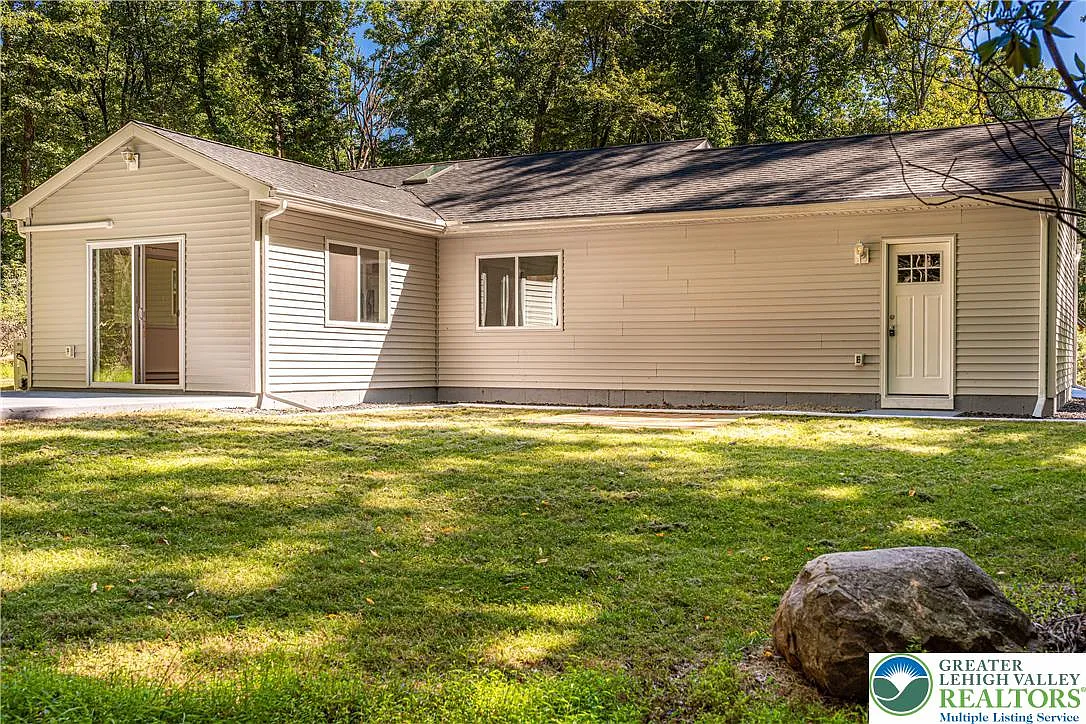 3 bed, 2.0 bath, 1260 sqft, $2,000 — Photo 4