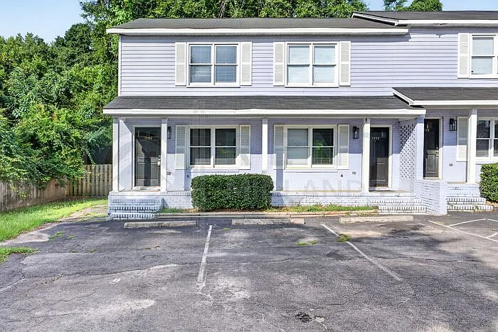 2 bed, 1.5 bath, 868 sqft, $1,250 — Photo 2