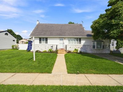25 Lois Lane, Farmingdale, NY, 11735