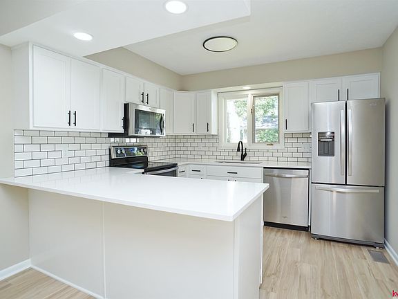 4th image of 1743 Oakdale Ave