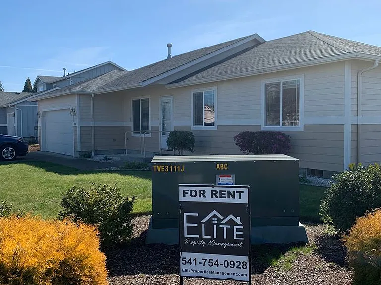 1096 Fuji Ln — Photo 1