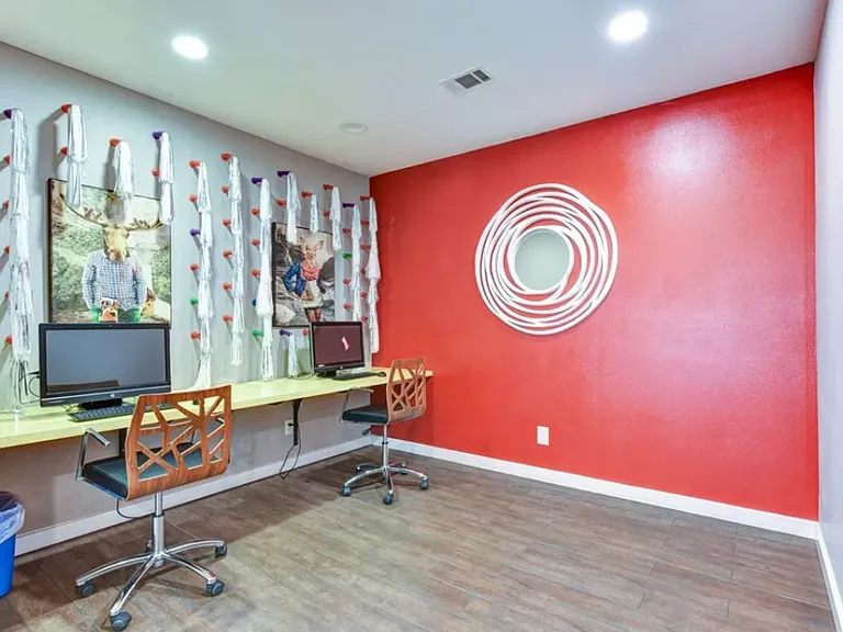 2101 Burton Dr — Photo 17