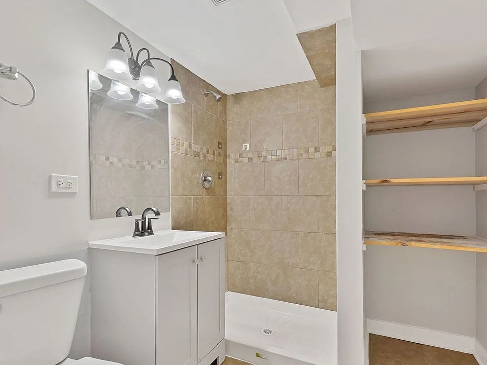 1st image of 10015 S Emerald Ave #1