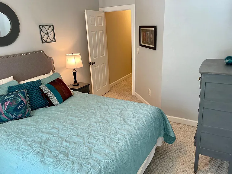 Medium bedroom