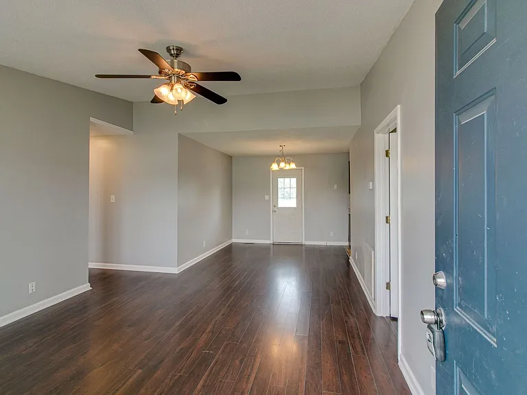 1013 Bush Ave — Photo 5
