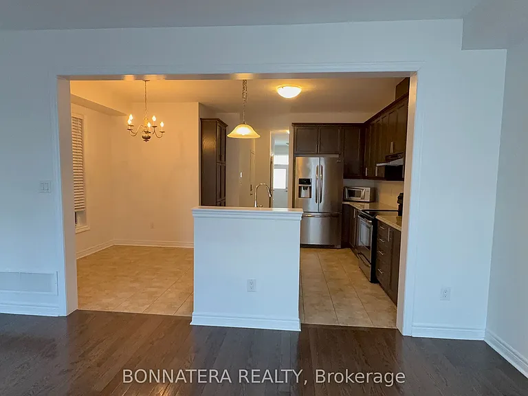 121 Huguenot Rd — Photo 6
