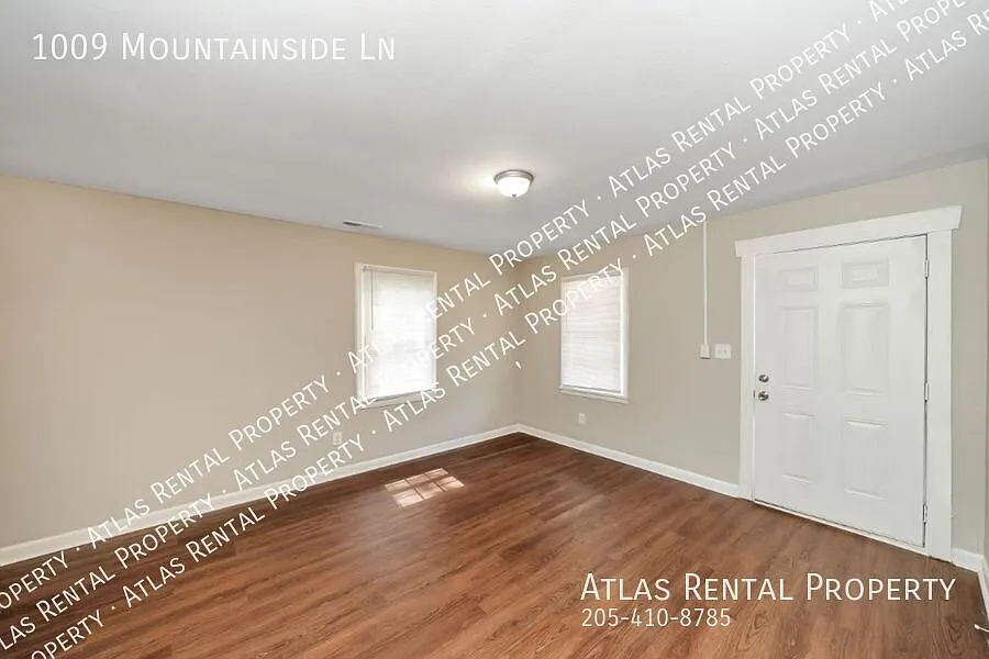 Hidden Gem! Beautifully Renovated 3-Bedroom Home on a Private Lot — Photo 3