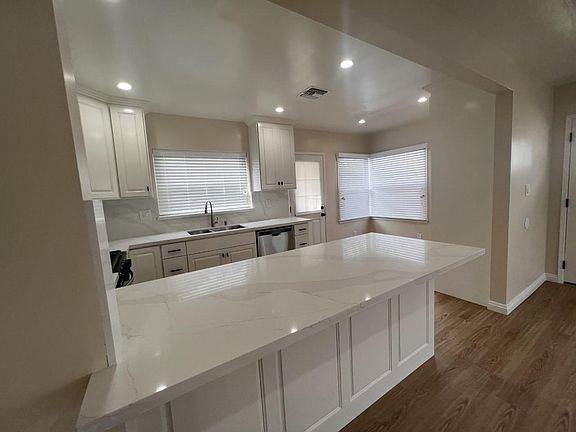 4th image of 6152 Briercrest Ave