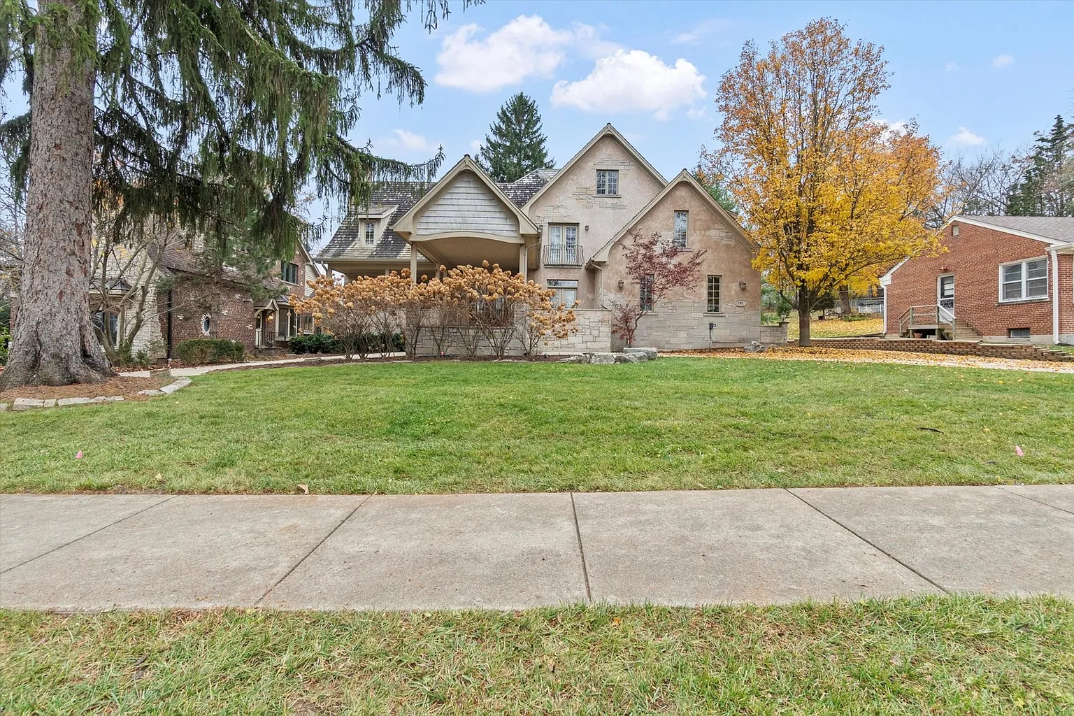 130 Fuller Rd photo 1