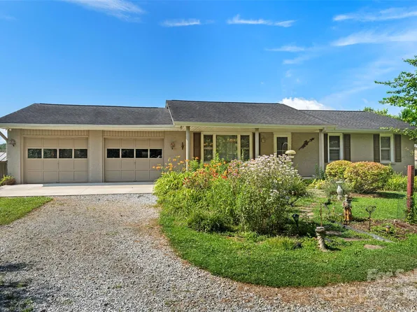 50 Lofty Pine Ln, Mills River, NC 28759