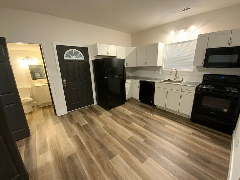 1104 Coats St — Photo 17