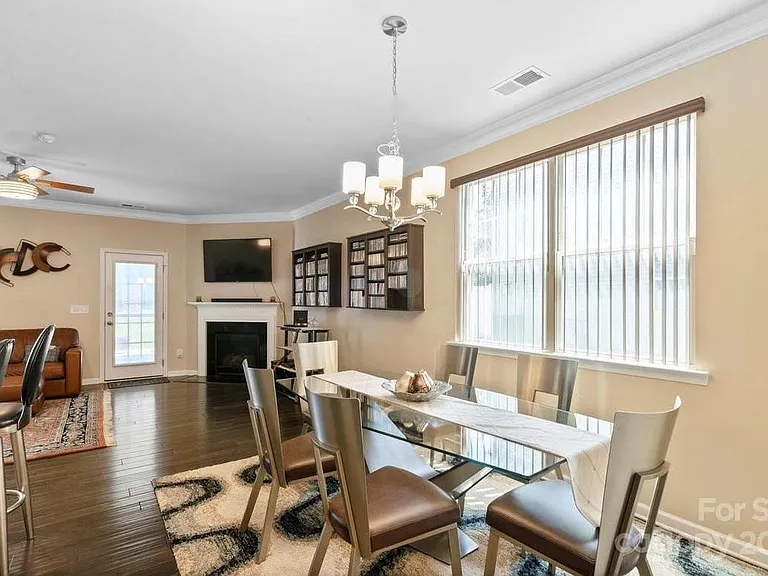 5009 Mockernut Ln — Photo 7