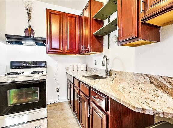 3rd image of 1826 Hillary St
