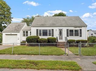 21 Greenwood Rd, Peabody, MA 01960