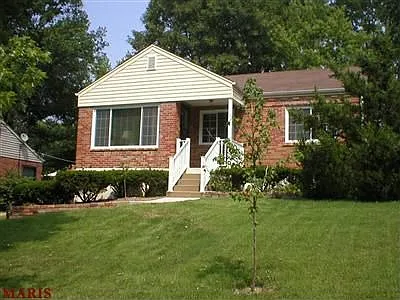 1112 Pinetree Ln photo 1