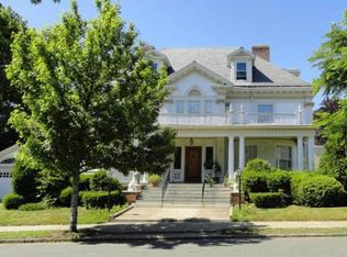 15 Chestnut St, Wakefield, MA 01880