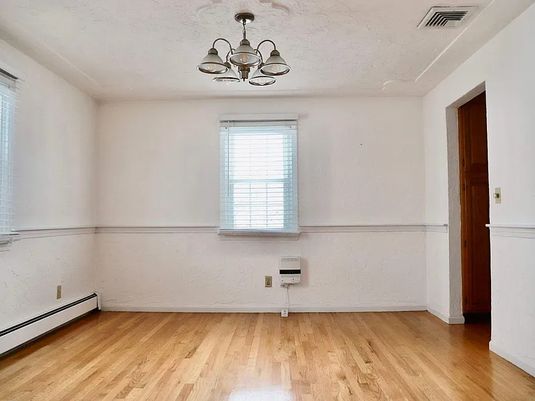 29 Anthony Ln — Photo 2