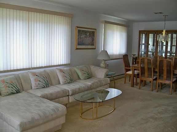 3rd image of 409 Saint Thomas Dr