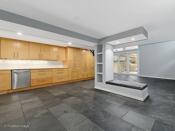 5th image of 1427 W Erie St #1