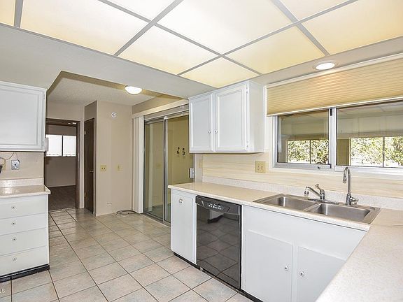 5th image of 9818 W Evergreen Dr