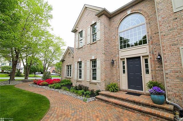 2nd image of 4569 Woodlawn Dr