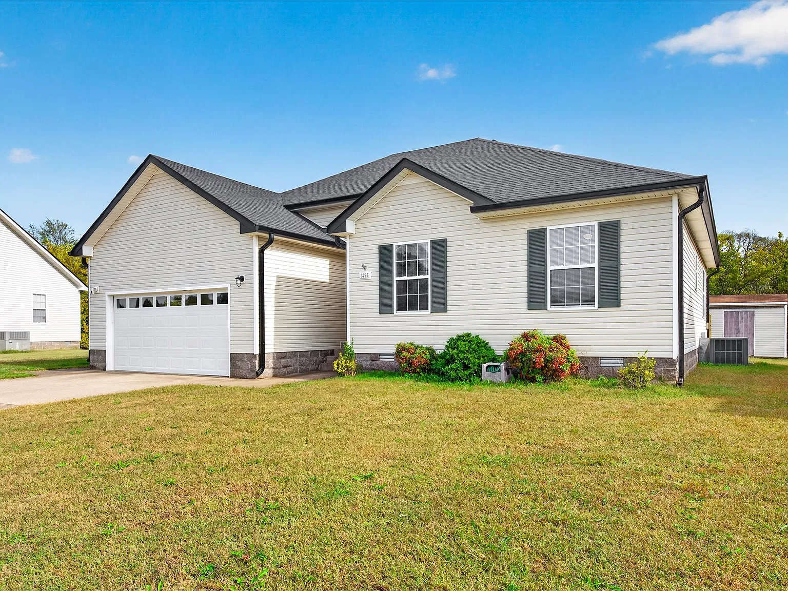 3 bed, 2.0 bath, 1460 sqft, $1,900 — Photo 3