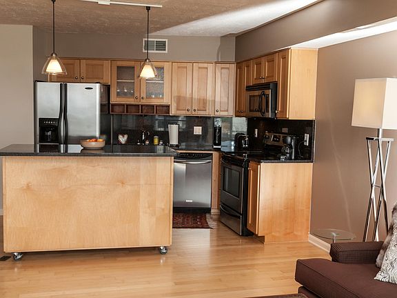 4th image of 2222 Detroit Ave APT 711