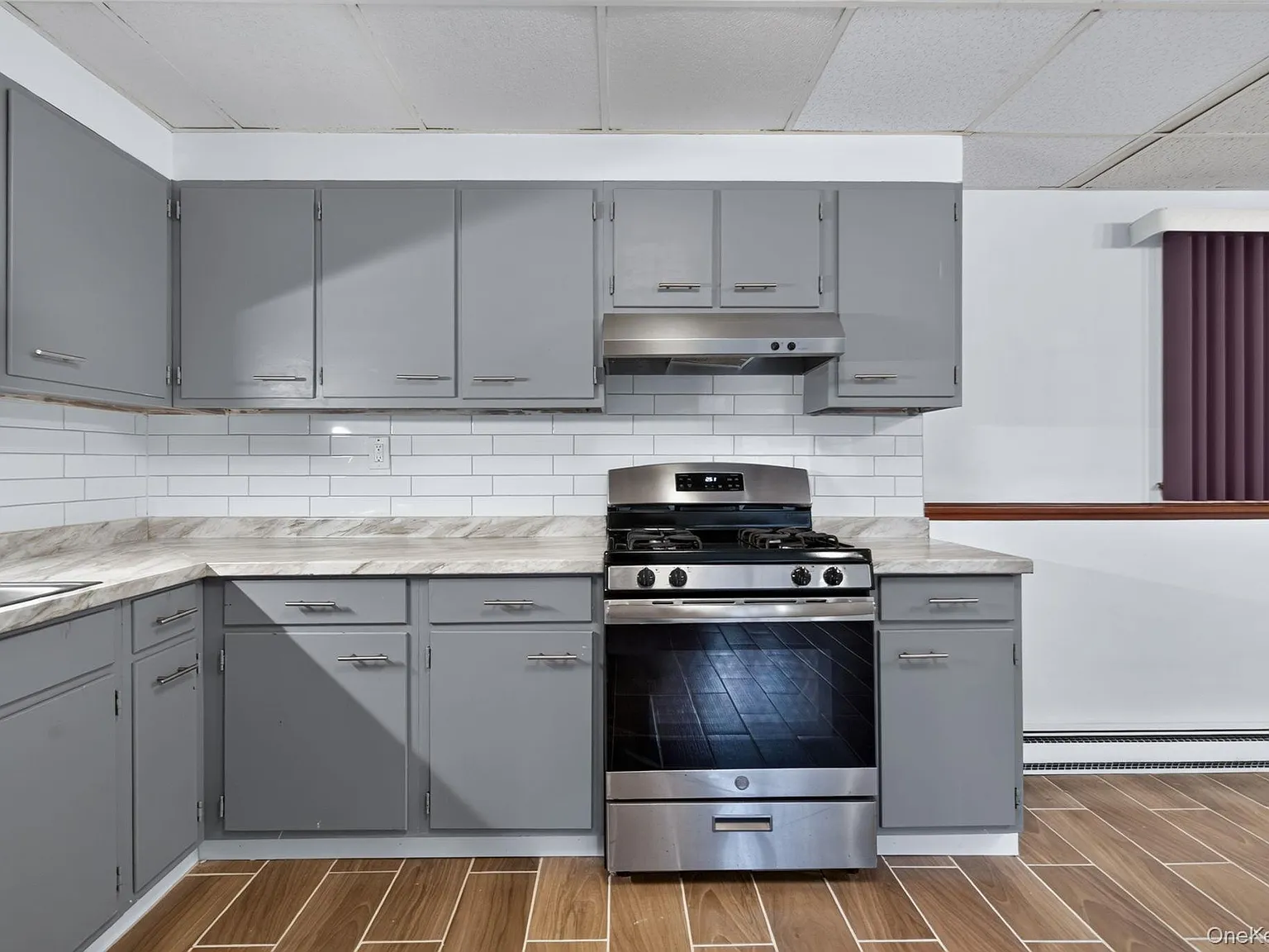 2 bed, 1.0 bath, 2472 sqft, $2,700 — Photo 3