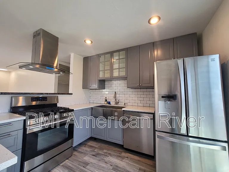 881 Beardsley Dr — Photo 5