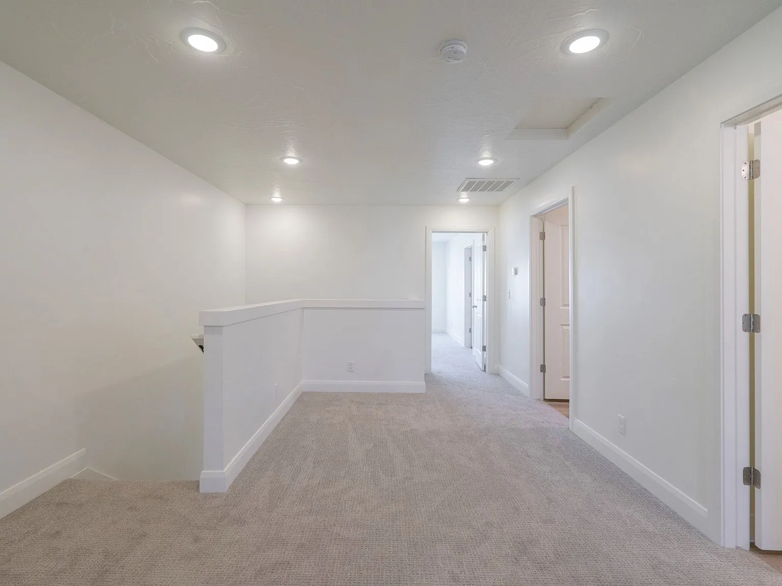3 bed, 2.5 bath, 1900 sqft, $2,300 — Photo 4