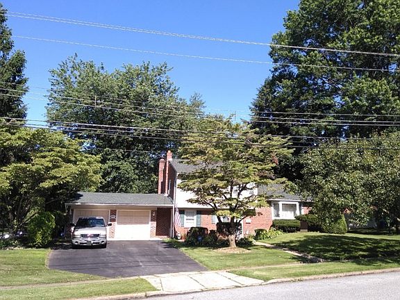 3rd image of 841 Lincoln Dr