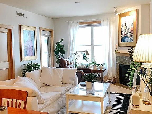 2nd image of 360 W Washington Ave Unit 1006