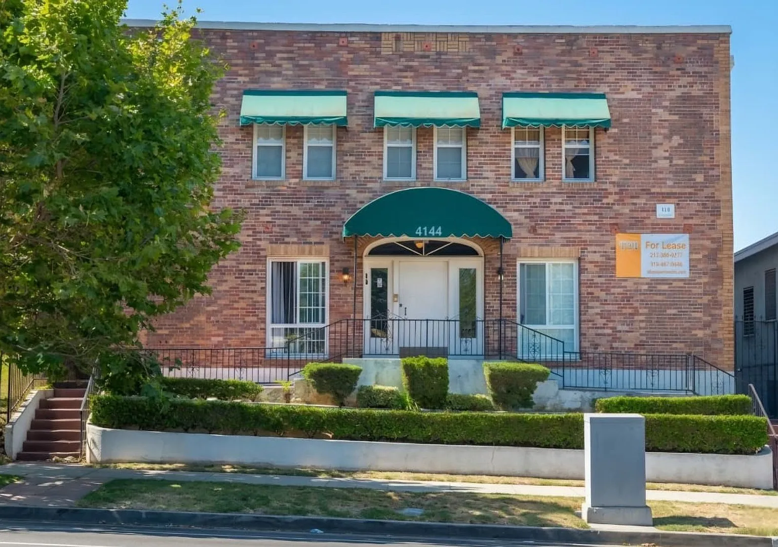 4144 W Adams Blvd — Photo 1