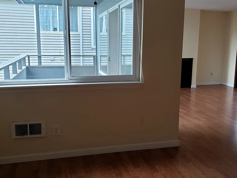 1001 Taylor Ave N — Photo 3