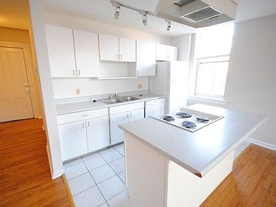 4th image of 1024 Allen Ave APT 2W