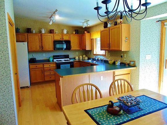 3rd image of 10049 Woodcrest Dr