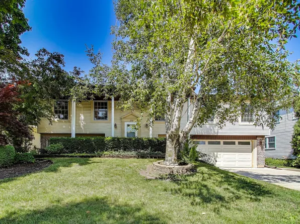 220 Stonegate Rd, Buffalo Grove, IL 60089