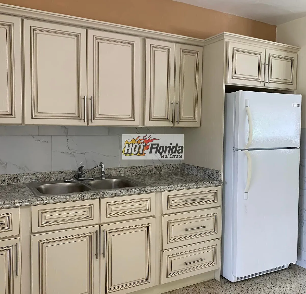 2-bedroom, 2-bathroom with Bonus Room — Photo 4