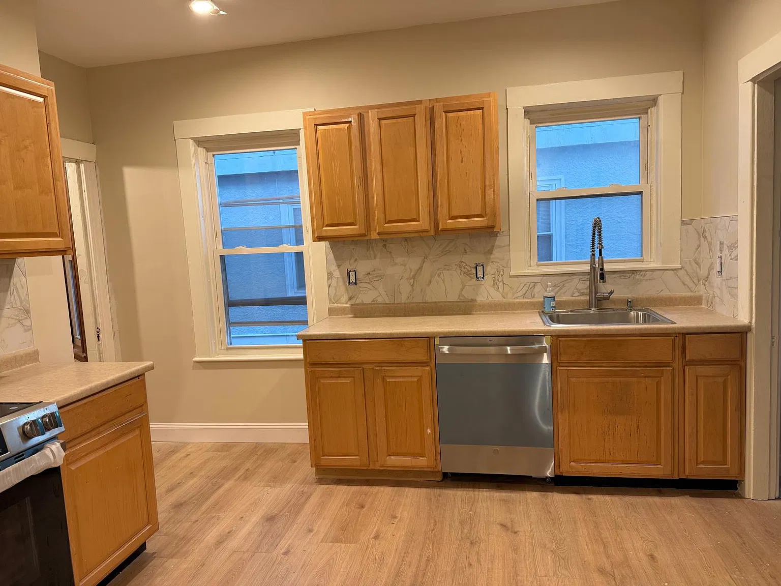 3 bed, 1250 sqft, $3,200 — Photo 3