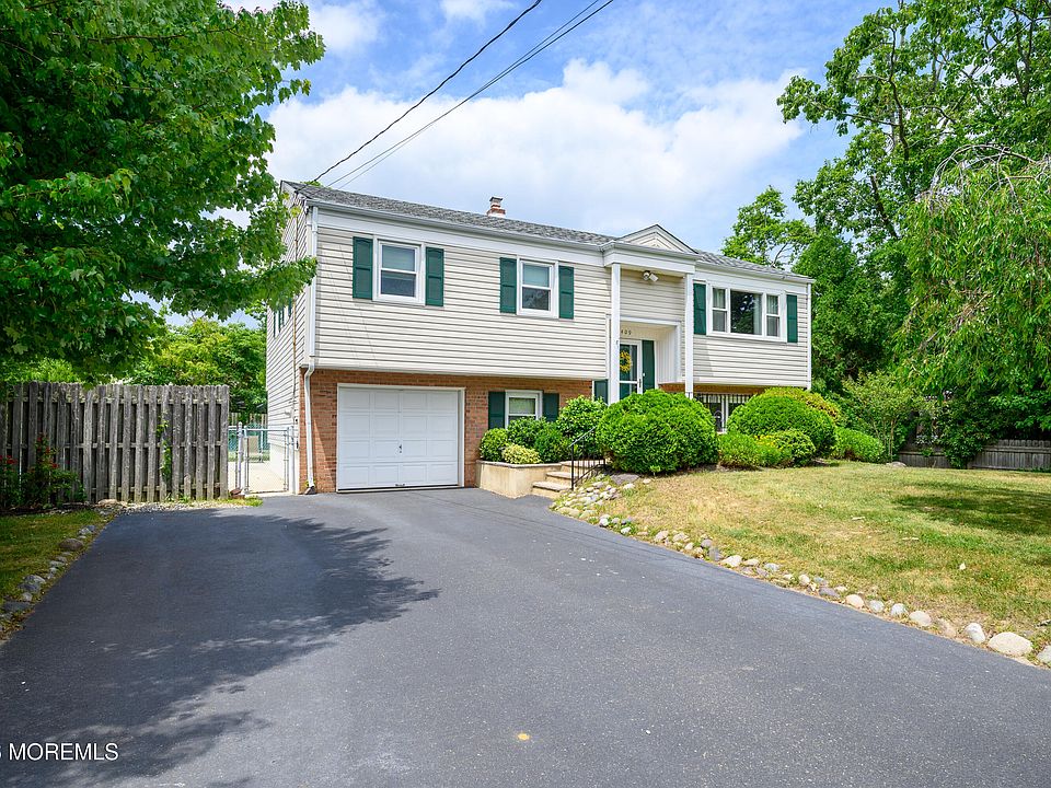 1st image of 409 Fairfield Way