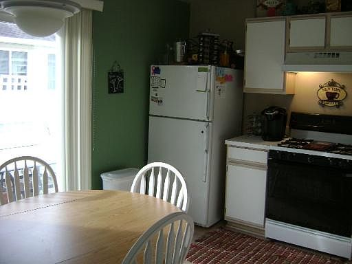 3rd image of 707 E Victoria Cir
