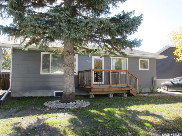 858 Worobetz Crescent N, Regina, SK S4X 2C3