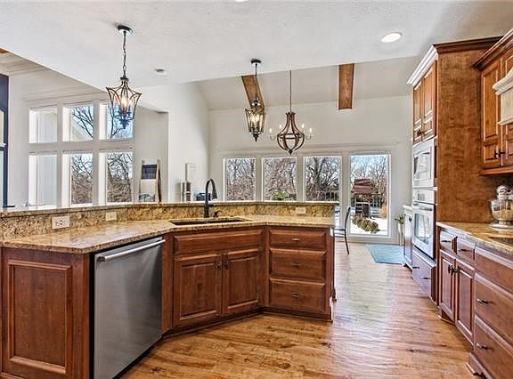 3rd image of 12570 Woodview Ct