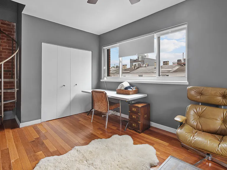 617 S American St — Photo 28