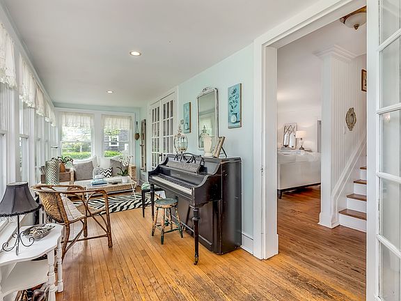 4th image of 236 Snedecor Ave